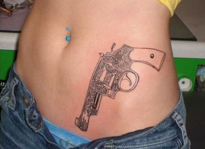 Татуировки с оружием (33 фото)