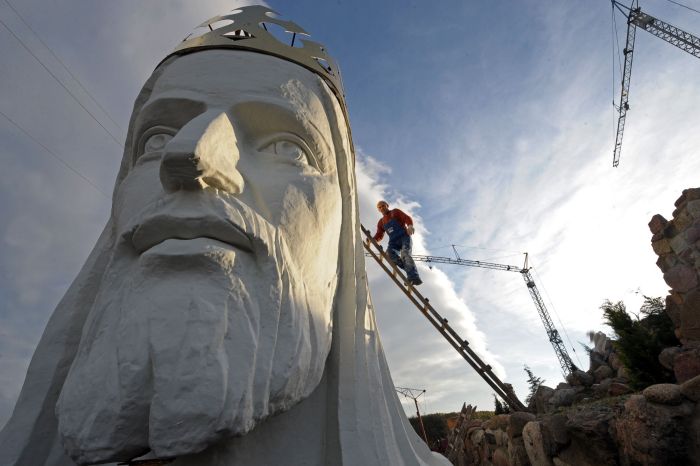 Огромная статуя Христа Спасителя в Польше (12 фото)