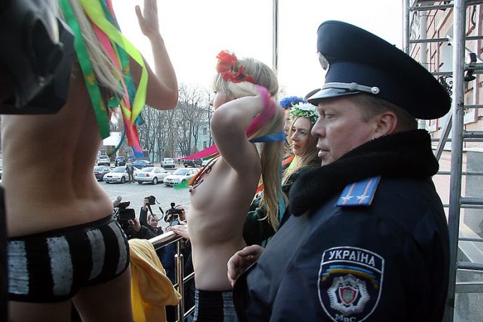 Femen  )