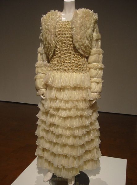 Платье из необычного материала