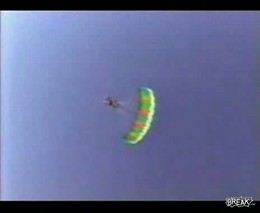 Перенервничал после первого прыжка с парашюта