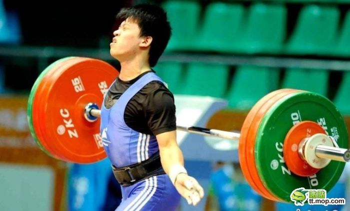 Тяжелая атлетика - опасный вид спорта (12 фото)