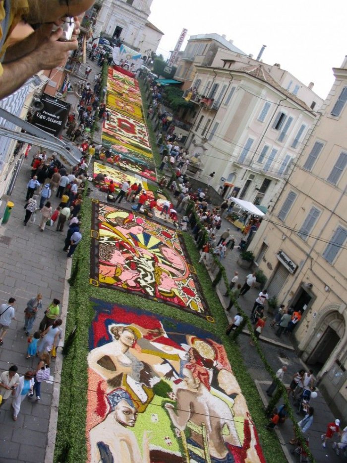Итальянские ковры из цветов (18 фото)