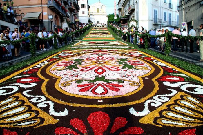 Итальянские ковры из цветов (18 фото)