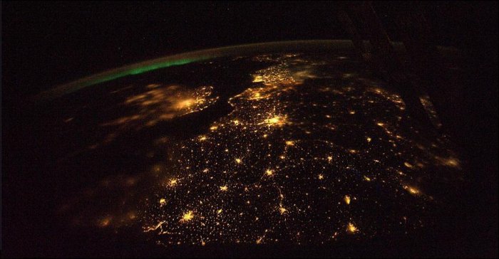 Несколько фотографий огней ночных городов, сделанные с борта космической станции.