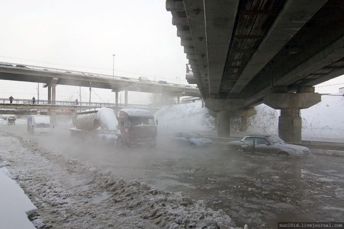 В Екатеринбурге пробки, снег и сильный потоп