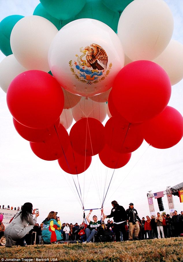 Полет на воздушных шарах (4 фото)