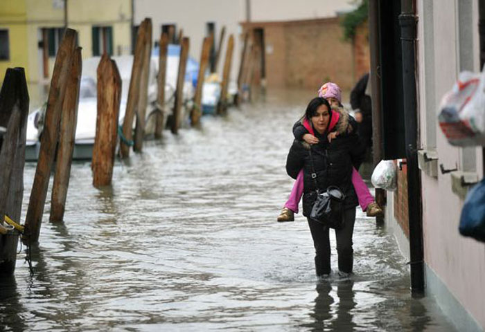 В Венеции сильнейшее наводнение за 22 года (13 фото)