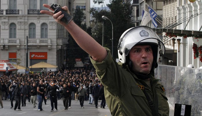 Бесппорядки и молодежный беспредел в Греции