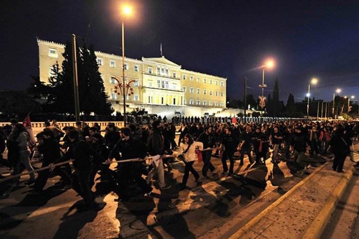 Бесппорядки и молодежный беспредел в Греции