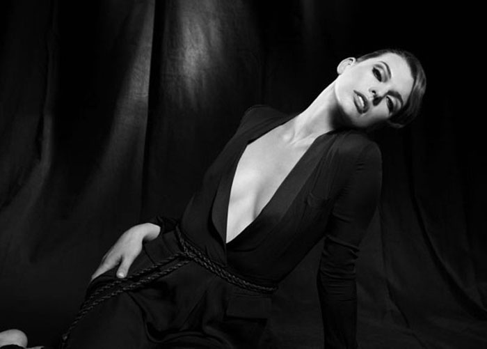 Милла Йовович в февральском Vogue Germany.