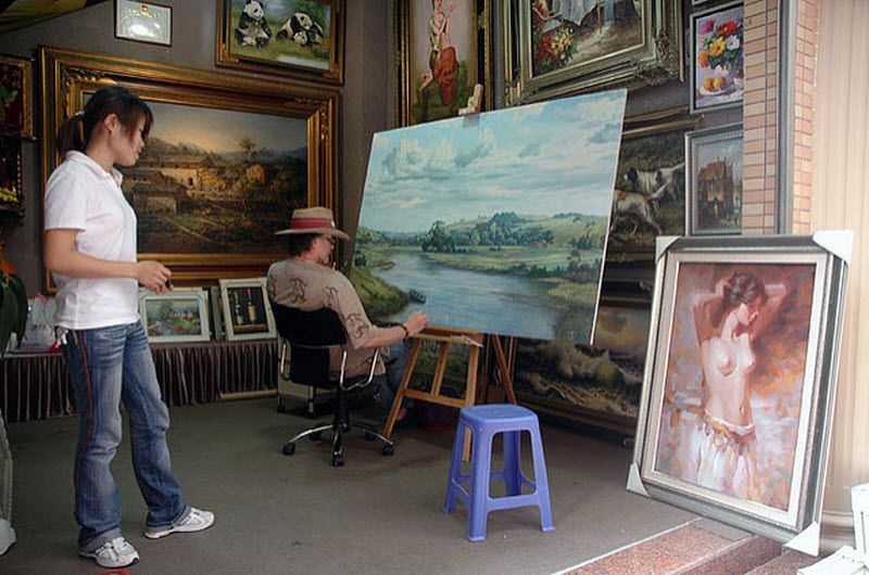 Какая продаваемые картины. Дафен город художников. Самые продаваемые художники. Художник продает картины. Продать картину.