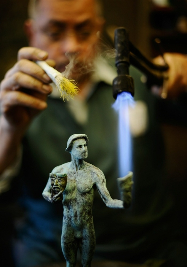 Как изготавливают статуэтки для премии “Screen Actors Guild Awards”