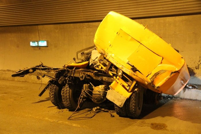 Авария с участием 12 машин в тоннеле на Красную Поляну (12 фото)