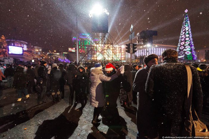 Празднование Нового года в Киеве, на Майдане (12 фото)