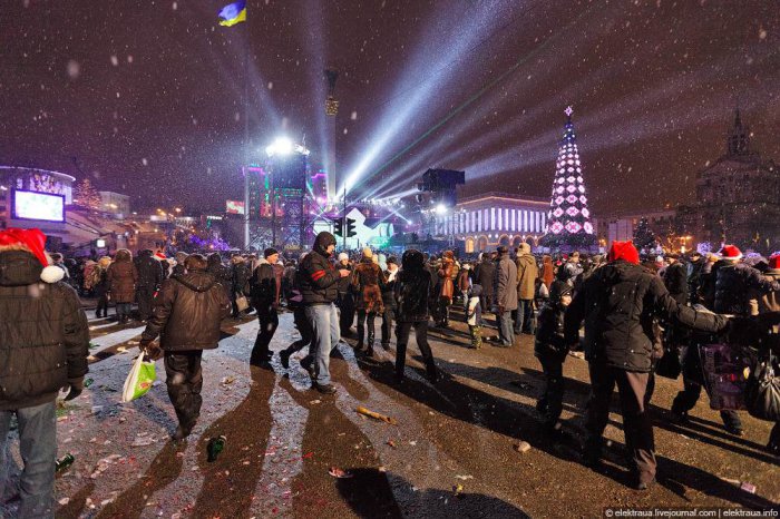 Празднование Нового года в Киеве, на Майдане (12 фото)