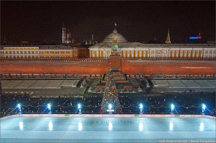 Новогодняя Москва с одной из интереснейших крыш – ГУМа