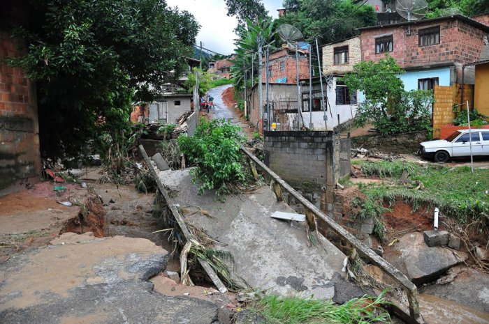 Наводнения и оползни в Бразилии (46 фото)