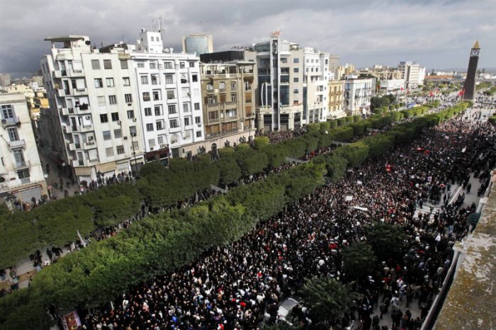 Массовые беспорядки в Тунисе (20 фото)