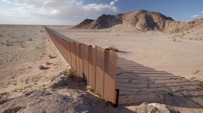 Американо-мексиканская стена  (18 фото)