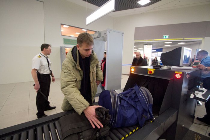 Безопасность в аэропортах (8 фото)