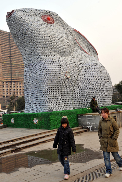 Гигантская статуя кролика в Китае
