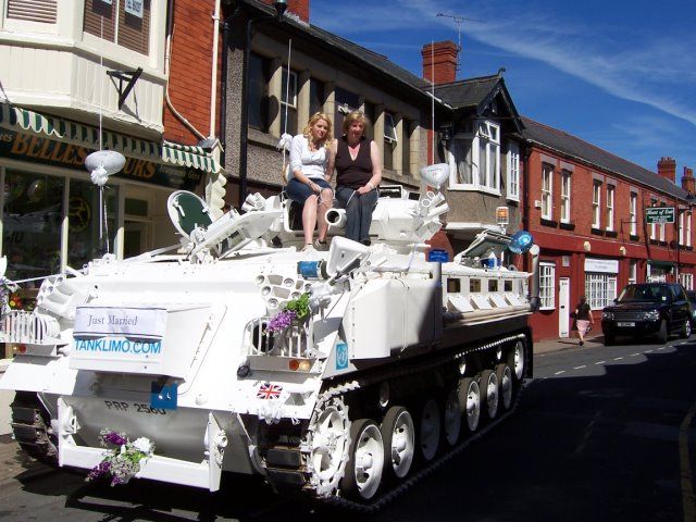 Свадебный танк