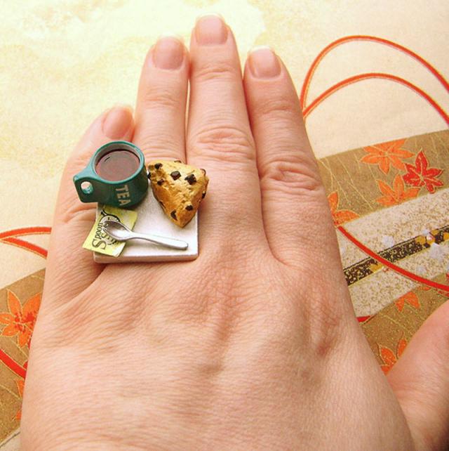 Оригинальные кольца с миниатюрными блюдами