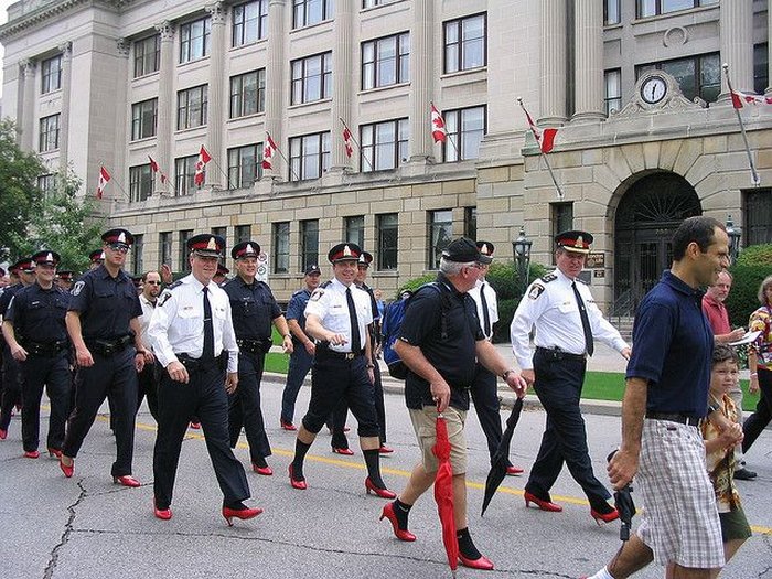 Арт-проект "Walk a Mile in Her Shoes"