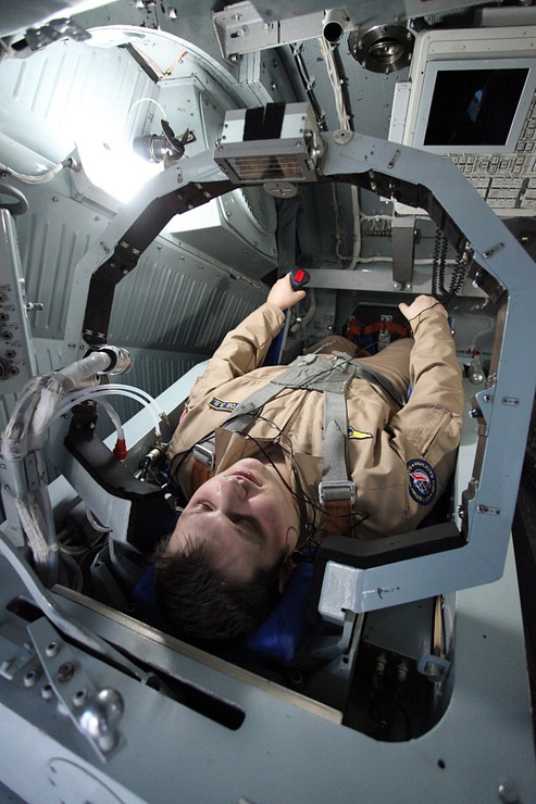 Тренировка космонавтов (18 фото)