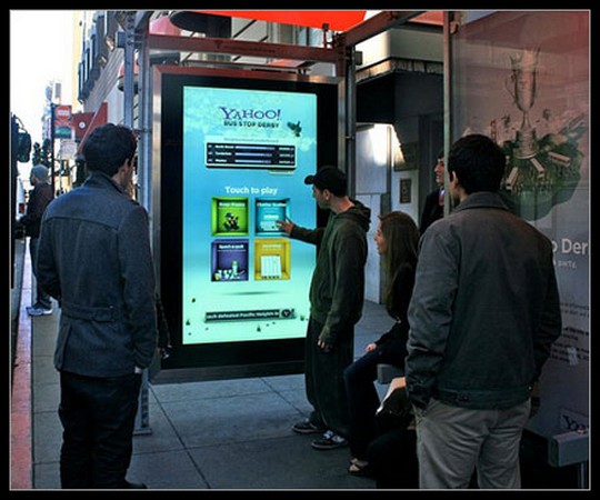 Автобусные остановки с креативной рекламой