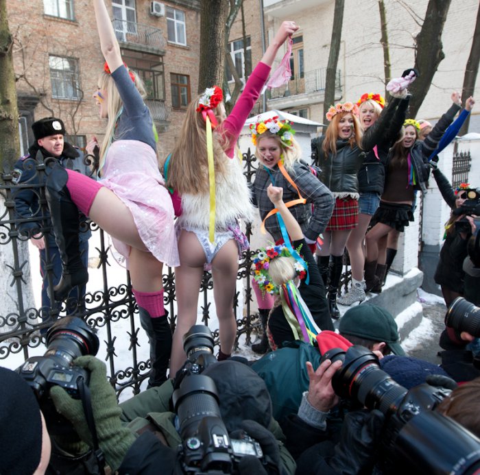  Femen "  " (16 )