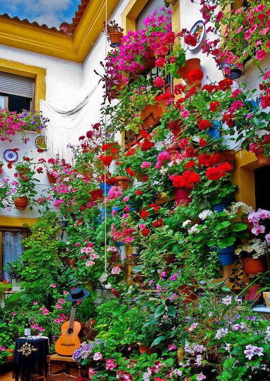 Фестиваль цветов в испанской Кордове (27 фото)