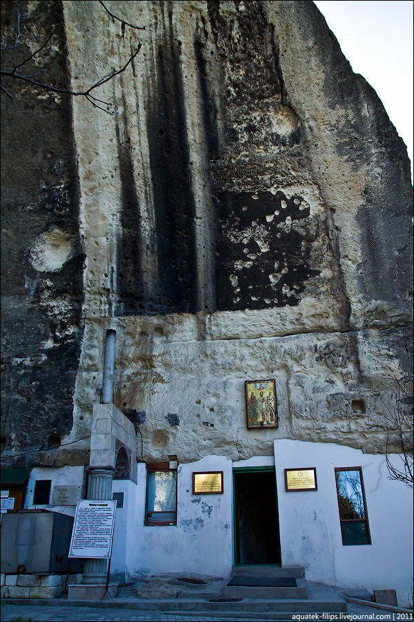 Пещерный монастырь Св. Климента в пригороде Севастополя (16 фото)