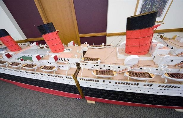 Крупнейшая модель корабля из зубочисток