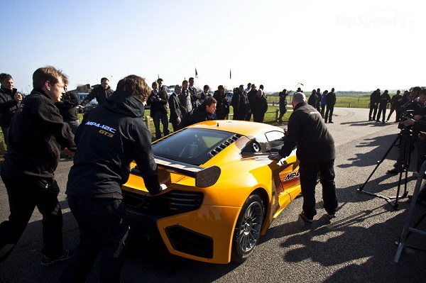  McLaren MP4-12C (10 )