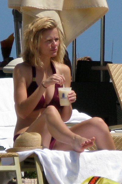   (Brooklyn Decker)   (9 )