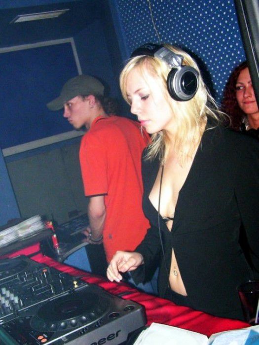  DJ (18 )