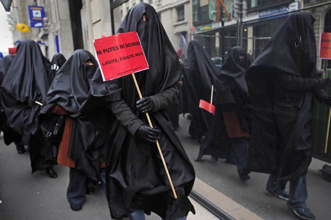 Запрет на ношение паранджи во Франции (12 фото)