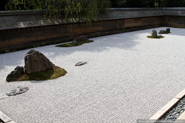 Японский сад камней храма Рёан-дзи (5 фото)