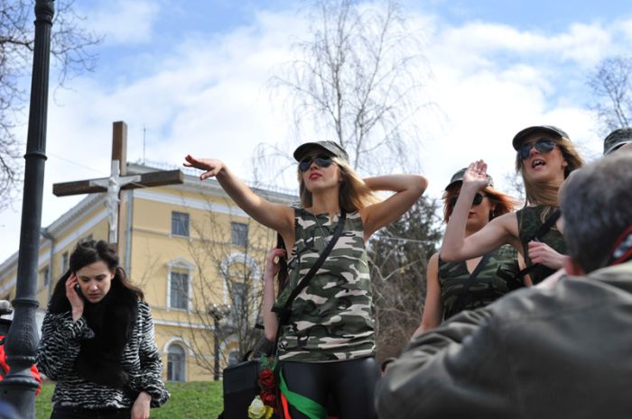 Акция FEMEN  «Фашизофрения»