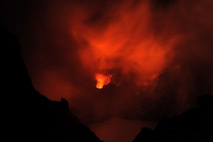 Извержение вулкана Ключевская сопка (13 фото)