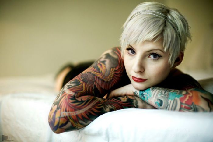 Красивые девушки с татуировками (49 фото)