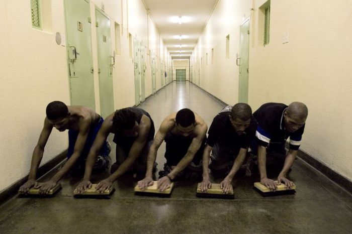 Жизнь зэков в тюрьме в Кейптауне, ЮАР (22 фото)