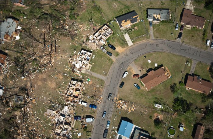 Разрушительный торнадо в Америке (39 фото)