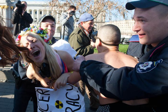  FEMEN   