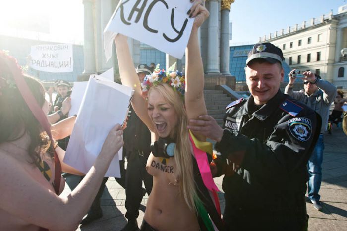  FEMEN   