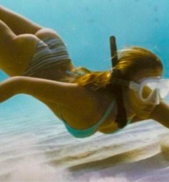 Jessica Alba Snorkels, Swims Strips Down To Sexy Bikini In Hawaii