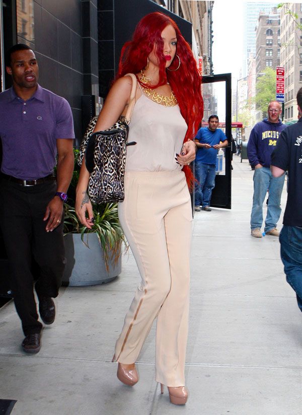 Rihanna   (6 )