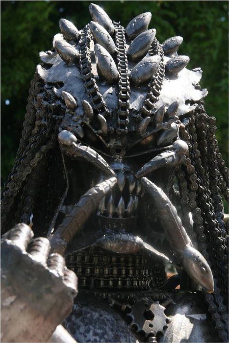 Статуя из кинофильма Хищник в Лондоне